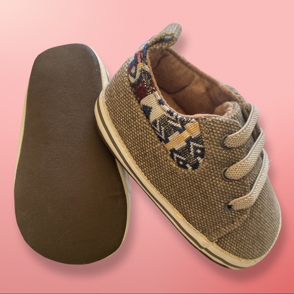 Aztec baby bundle~ plus bonus items 6m-9m - Picture 6 of 15